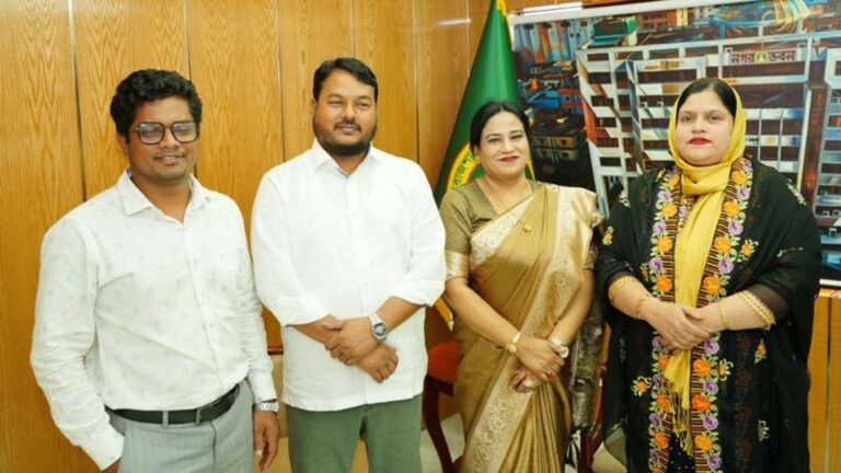 রাসিক প্রশাসকের সঙ্গে বিদ্যুৎ উন্নয়ন বোর্ডের সিনিয়র সহকারী পরিচালকের সাক্ষাৎ