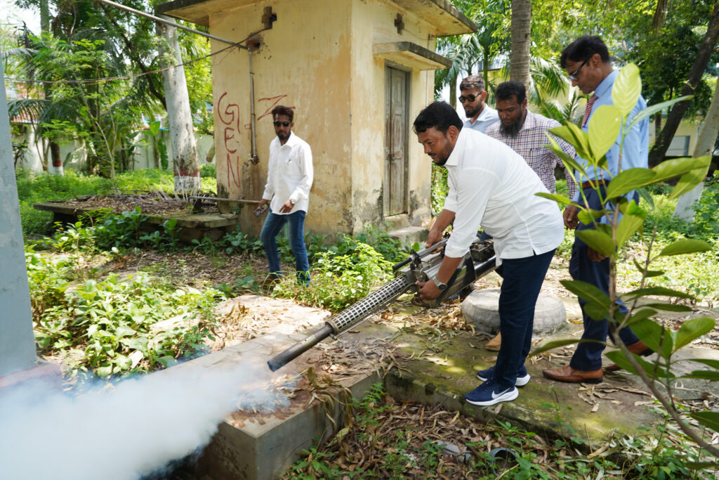 ডেঙ্গু প্রতিরোধে তিন মাসব্যাপী কর্মসূচির অংশ হিসেবে ফগার স্প্রে ও বিশেষ পরিচ্ছন্নতা কার্যক্রমের উদ্বোধন