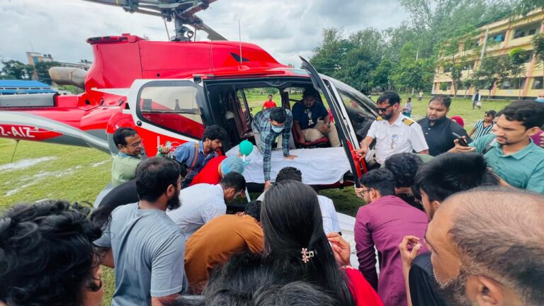 আহত শিক্ষার্থীকে এয়ার অ্যাম্বুলেন্সে ঢাকার হাসপাতালে পাঠাল রুয়েট 