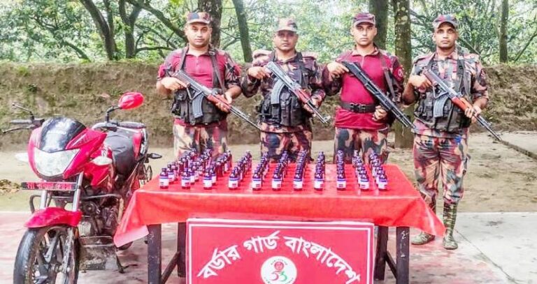 শিবগঞ্জ সীমান্তে ভারতীয় এস্কাফ সিরাপ জব্দ