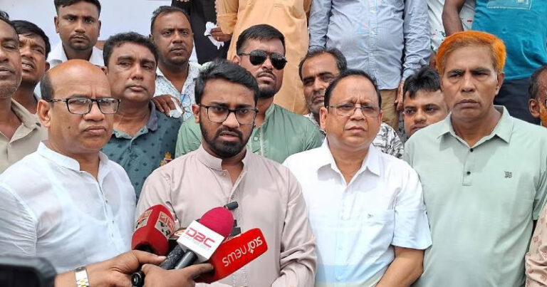 হাসিনা মারা গেলেও তার লাশ আনার মতো লোক পরিবারে নেই: রাশেদ খাঁন