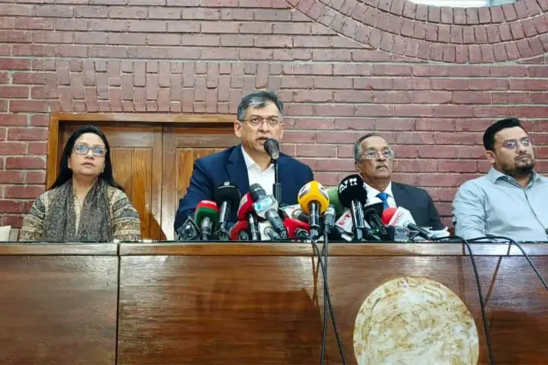 প্রধানমন্ত্রীর মেয়াদ ১০ বছরেই অনড় সরকার বিরোধী দলসহ সংসদে প্রতিনিধিত্বকারী সব রাজনৈতিক দলের অংশগ্রহণ নিশ্চিত করার দাবি       