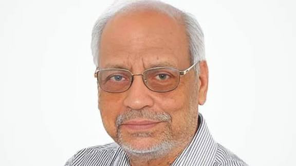 হেলমেট ছুড়ে ফেললেন আখতারুজ্জামান