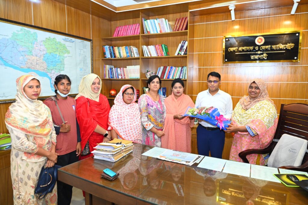 জেলা মহিলা ক্রীড়া সংস্থার  সদস্যদের ফুলেল শুভেচ্ছা