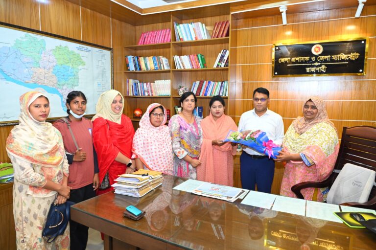 জেলা মহিলা ক্রীড়া সংস্থার  সদস্যদের ফুলেল শুভেচ্ছা