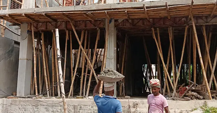 তিন দফা নোটিশ, তবুও থামছে না নগরীতে নকশাবহির্ভূত নির্মাণ