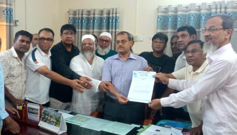পাঁচ দফা দাবিতে রাজশাহী পাউবোর ঠিকাদার সমিতির স্মারকলিপি প্রদান