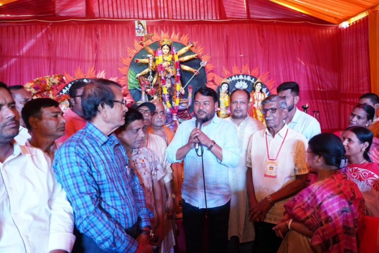 দুর্গাপূজা উপলক্ষে বিভিন্ন পূজামণ্ডপ পরিদর্শন ও শুভেচ্ছা বিনিময় রাসিক প্রশাসকের