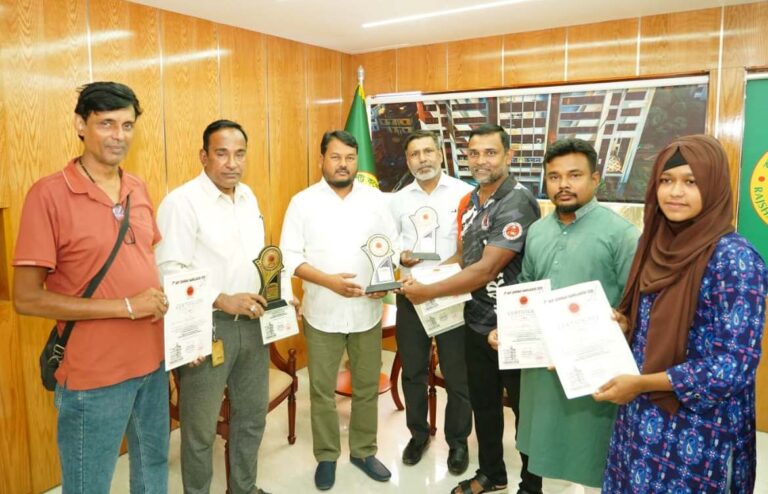 রাসিক প্রশাসকের সঙ্গে কারাতে সেমিনারে অংশগ্রহণকারীদের সৌজন্য সাক্ষাৎ