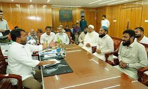 রাসিক প্রশাসকের সঙ্গে  ঈদগাহ কমিটির সৌজন্য সাক্ষাৎ