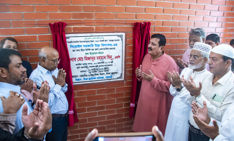 রাজশাহীর সিরোইল সরকারি উচ্চ বিদ্যালয়ের একাডেমিক ভবন উদ্বোধন শিক্ষাখাতের উন্নয়নে কাজ করছে সরকার : ভূমিমন্ত্রী মিনু         