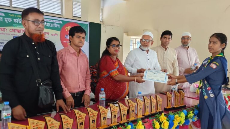 সাপাহারে কৃতি স্কাউট শিক্ষার্থীদের সংবর্ধনা